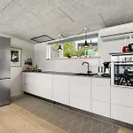 2 Bedroom Amazing In Обенро